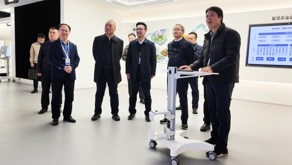 山西省農(nóng)業(yè)農(nóng)村廳黨組書(shū)記、廳長(zhǎng)孫京民一行蒞臨托普云農(nóng)調(diào)研考察