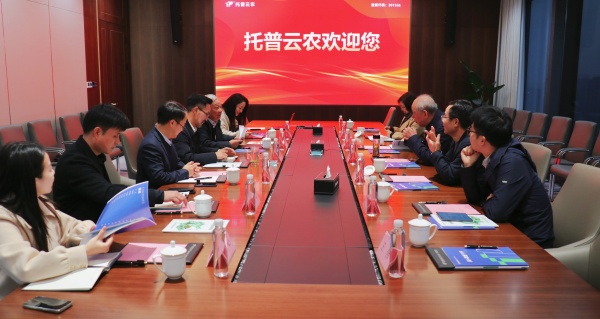 周國富率浙江大學(xué)校友代表團(tuán)考察托普云農(nóng)